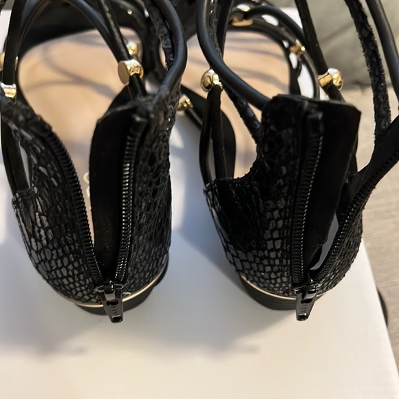 Beautiful black sandals with gold detail. Brand new. Never worn. - Picture 5 of 5